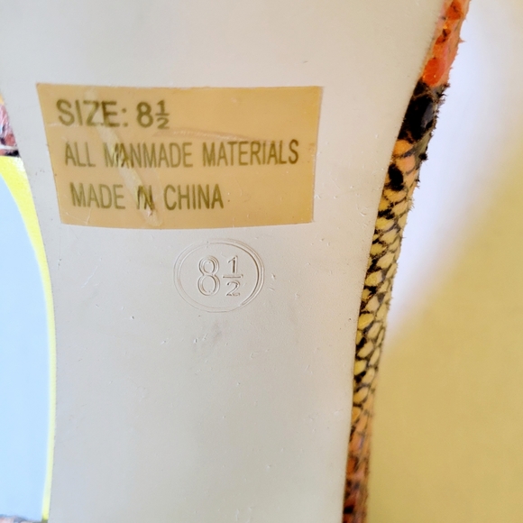 Breckelle's Snake Print Platform Heels - Picture 8 of 8